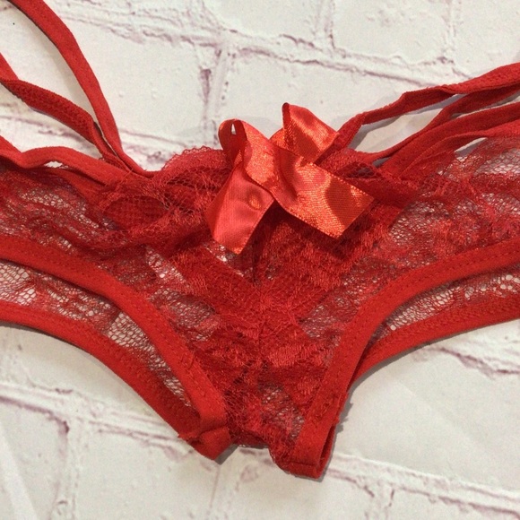 Sexy Red Strappy Lace Bra and Panty Lingerie Set - Size Small - Picture 6 of 7